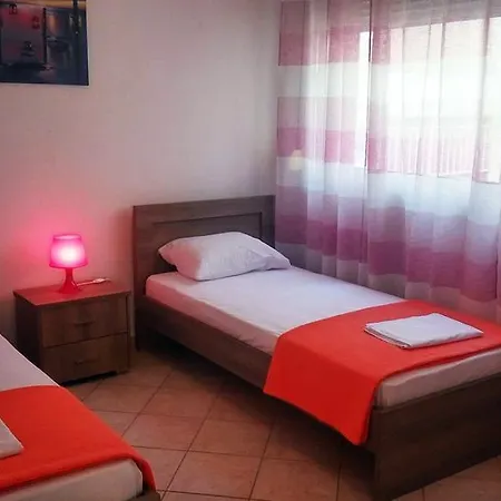 Roses Rt Skioni I Nea Skioni