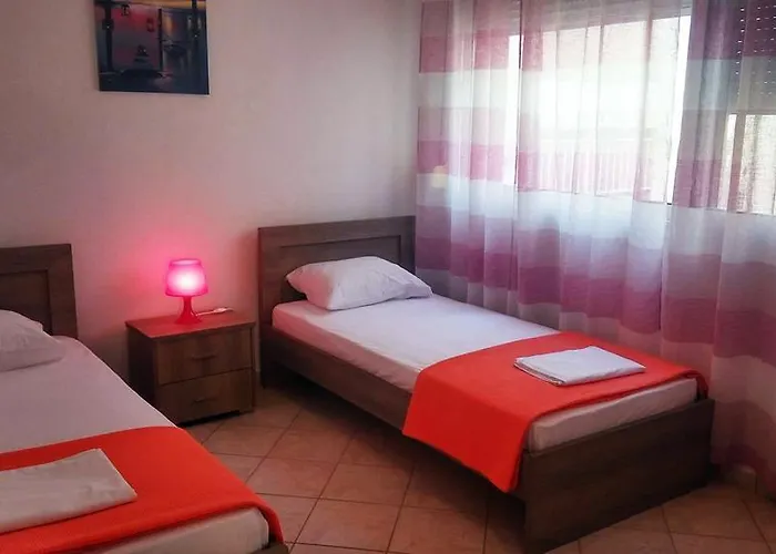 Roses Rt Skioni I Nea Skioni